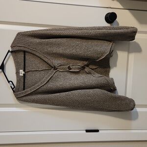 Super cute sweater (buckle)